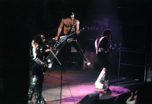  baciare ~Norman, Oklahoma...January 7, 1977 (Rock and Roll Over Tour)