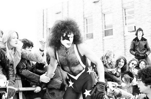  Paul ~Detroit, Michigan...January 24, 1976 (Alive Tour - Arrival -Press conference)