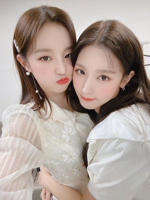  Yuqi and Miyeon