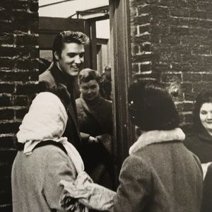  Elvis And His fans