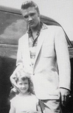  Elvis With A Young Фан