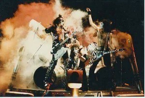  ciuman ~Detroit, Michigan...February 23, 1983 (Creatures of the Night Tour)