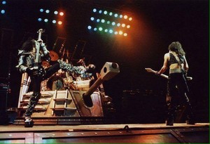  吻乐队（Kiss） ~Houston, Texas...March 10, 1983 (Creatures of the Night Tour)