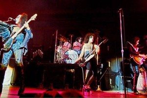  ciuman ~Kansas City, Missouri...April 13, 1975 (Dressed to Kill Tour)