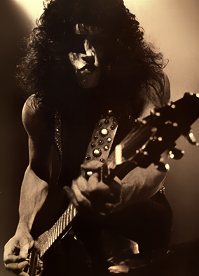  Paul ~Toronto, Canada...April 26, 1976 (Destroyer Tour)