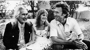  Clint Eastwood, Chief Dan George and Sondra Locke behind the scenes of The Outlaw Josey Wales (1976)