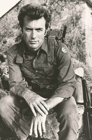  Clint Eastwood on the set of Kelly’s bayani