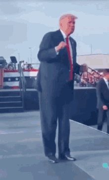  Donald Trump dancing
