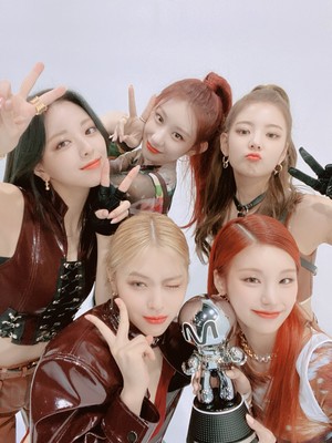  ITZY IN THE MORNING 1st WIN