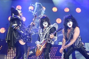  吻乐队（Kiss） ~Newcastle, England...May 2, 2010 (Sonic Boom Over 欧洲 Tour)
