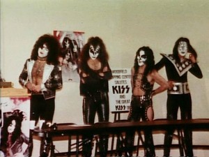  키스 ~Schaumburg, Illinois...June 8, 1974 (Kiss Contest Promotion - Woodfield Shopping Center)