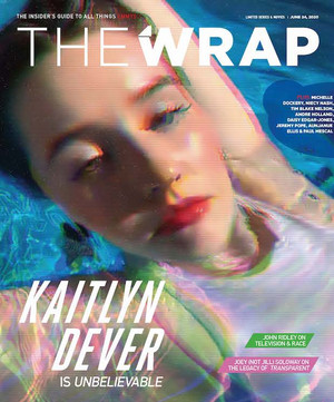  Kaitlyn Dever - The envolver, abrigo Cover - 2020