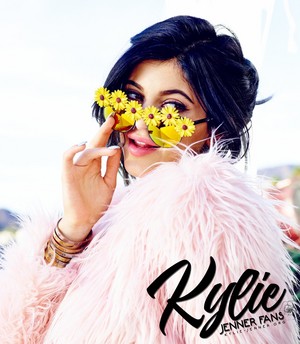  Kylie ~ Cosmopolitan (2015)