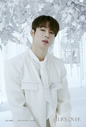  SF9 find themselves in a pure white paradise in 'Turn Over' concept picha