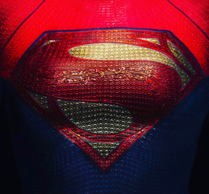  Supergirl’s costume tease in The Flash