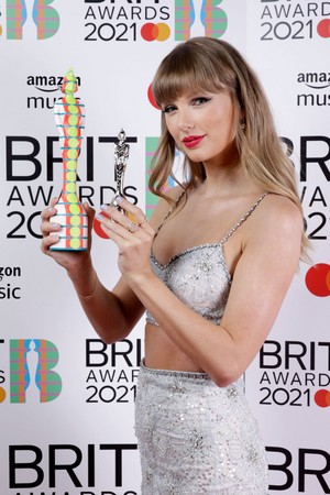  Taylor ~ Brit Awards 2021