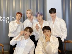  ASTRO - Video call 팬 signing Event