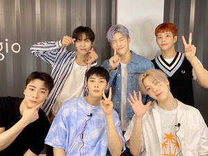  ASTRO - Video call Фан signing Event