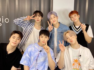 ASTRO - Video call Фан signing Event