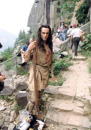  Daniel Day-Lewis behind the scenes of The Last of The Mohicans