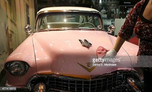  Elvis Presley 1955 roze Fleetwood Cadillac