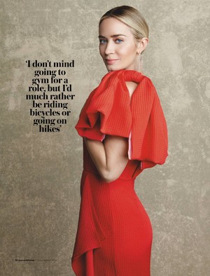  Emily Blunt for Woman & home pagina [June 2020]