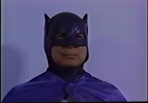  Joey de Leon in the Batman cowl, کفنی