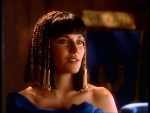  Lucy Lawless’ Xena as Cleopatra | Xena: Warrior Princess - S05E18 Antony & Cleopatra | Screencap