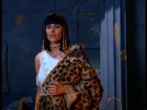  Lucy Lawless’ Xena as Cleopatra | Xena: Warrior Princess - S05E18 Antony & Cleopatra | Screencap