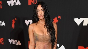  Megan volpe hits MTV VMAs 2021 red carpet in naked see-through dress