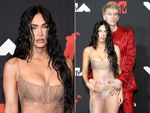  Megan لومڑی wore a completely sheer dress to the 2021 MTV Video موسیقی Awards
