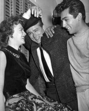  Rebel Without a Cause - Behind the Scenes - James Dean, Natalie Wood and a friend