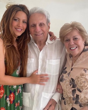  Shakira And Her Parents