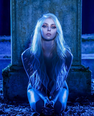 Taylor Momsen - Death によって Rock and Roll Photoshoot - 2021