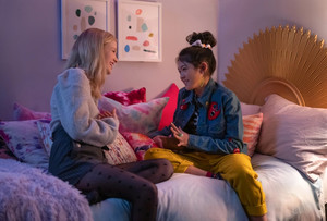 The Baby-Sitters Club - Season 2 Still - Stacey and Claudia