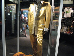  The Iconic goud Lame Suit