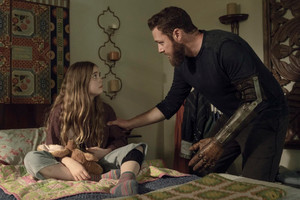 11x05 ~ Out of the Ashes ~ Aaron and Gracie
