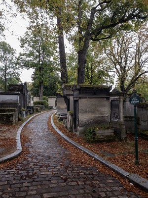  Pére Lachaise Cemetery