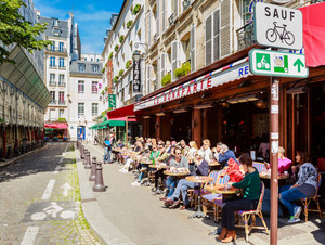  Paris Café