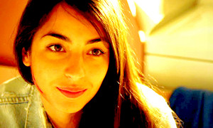  Alanna as Dora kampanilya Hutchinson in melokoton kaakit-akit peras