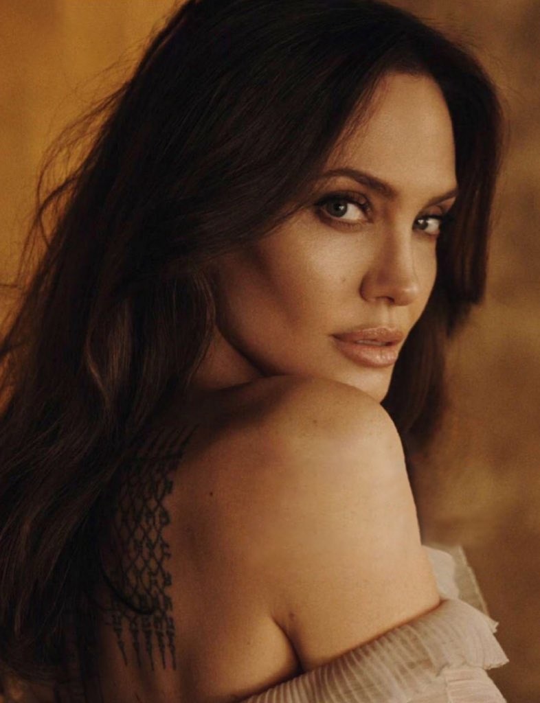 Angelina Jolie for Elle Spain (October 2021) - Angelina Jolie Photo  (44109997) - Fanpop