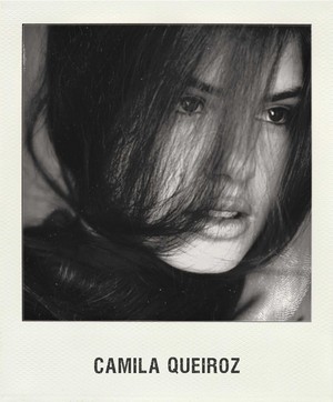  Camila Queiroz (2011)