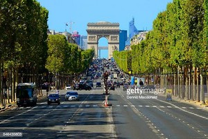  Champs-Élysées