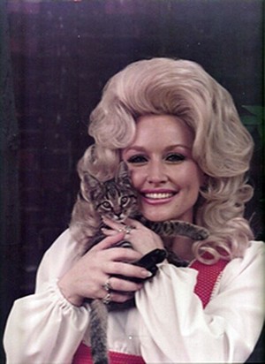  Dolly Parton And Her Cat