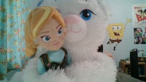  Elsa Loves To Give Big برداشت, ریچھ Hugs