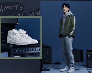  جے B for Adidas