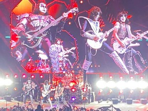  吻乐队（Kiss） ~Tinley Park, Illinois...October 16, 2021 (End of the Road Tour)