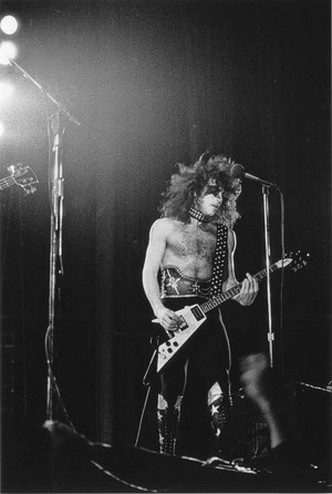  Paul ~Flint, Michigan...November 17, 1975 (Alive Tour)
