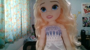  The New Elsa Is Happy To Meet u