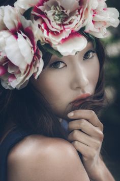 flower lady aesthetics 🌸🌻🌹